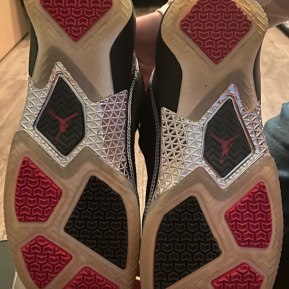 Air Jordan XX2; black/varsity red-mtllc silver. Size 6Y - Picture 5 of 5